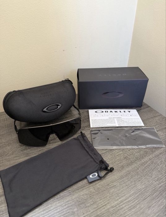 Окуляри Oakley Shield Sunglasses Black Frame & Chrome Lens