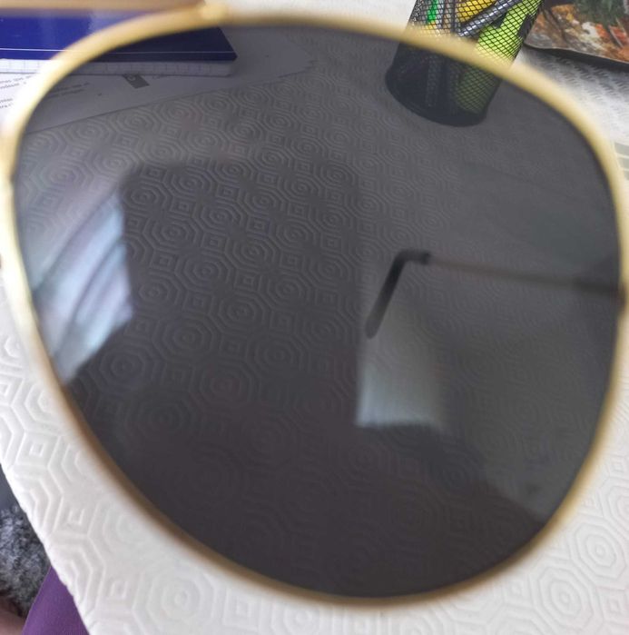 Óculos de sol dourados