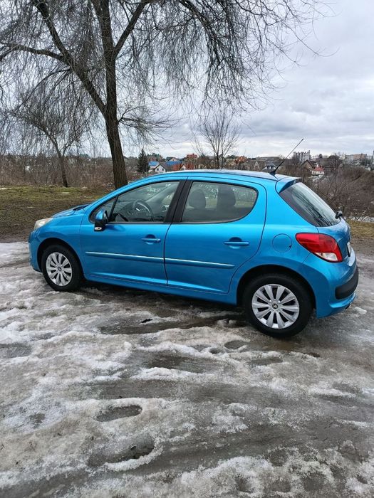 Автомобіль Peugeot 207 2012 рік