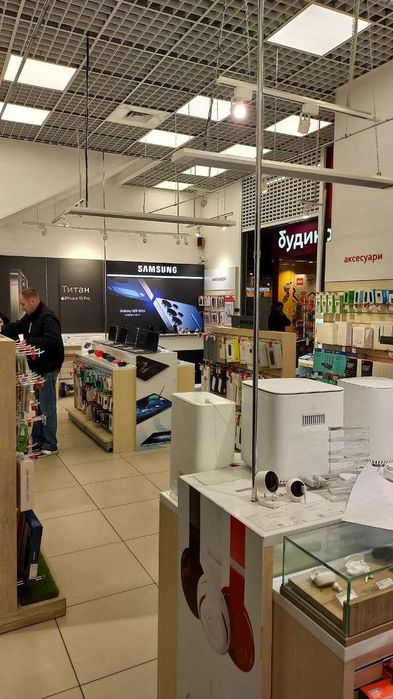 Торгове приміщення 681м2, 1-2 поверхи