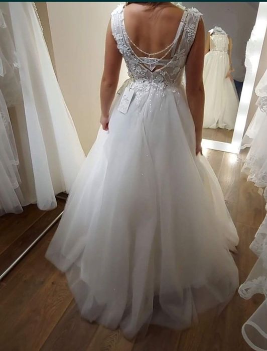 Дуже ніжна, гарна весільна сукня