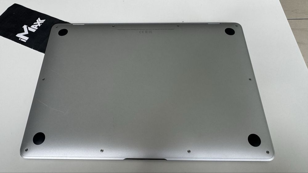 MacBook Air 13 2020 M1 8/512Gb Silver Повноцінний, Без блокувань та ремонтів 520€