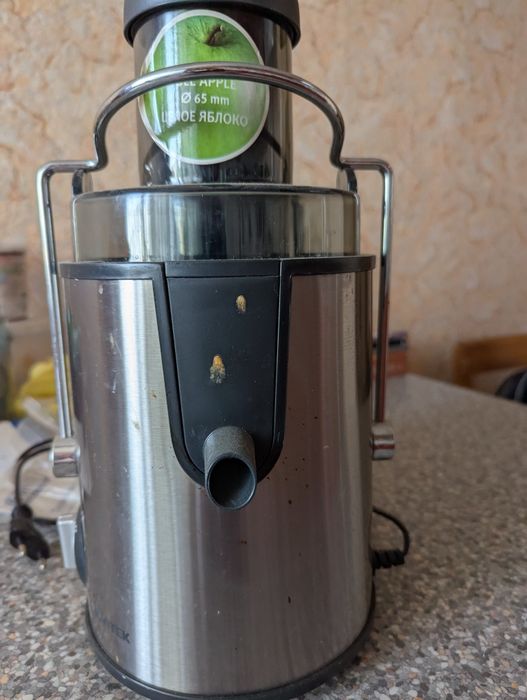 Соковижималка Vitek б/в. Ціна 1500грн