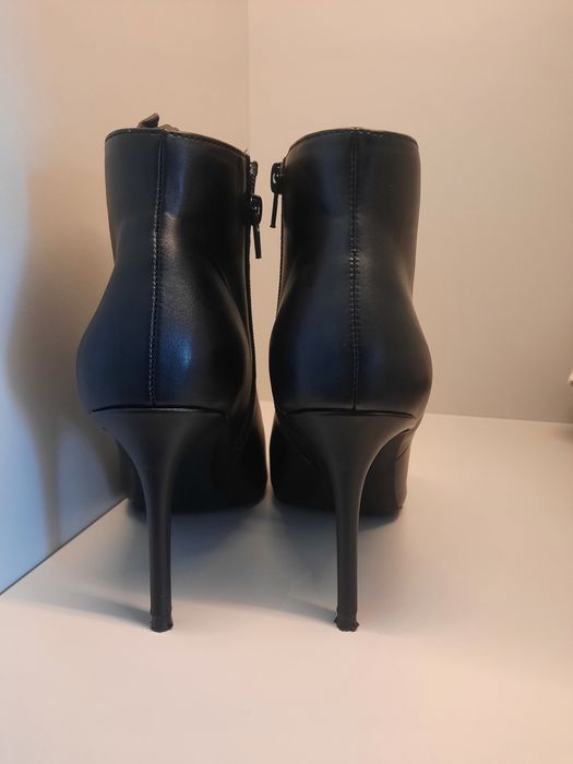 Botins de salto alto pretos da Mango