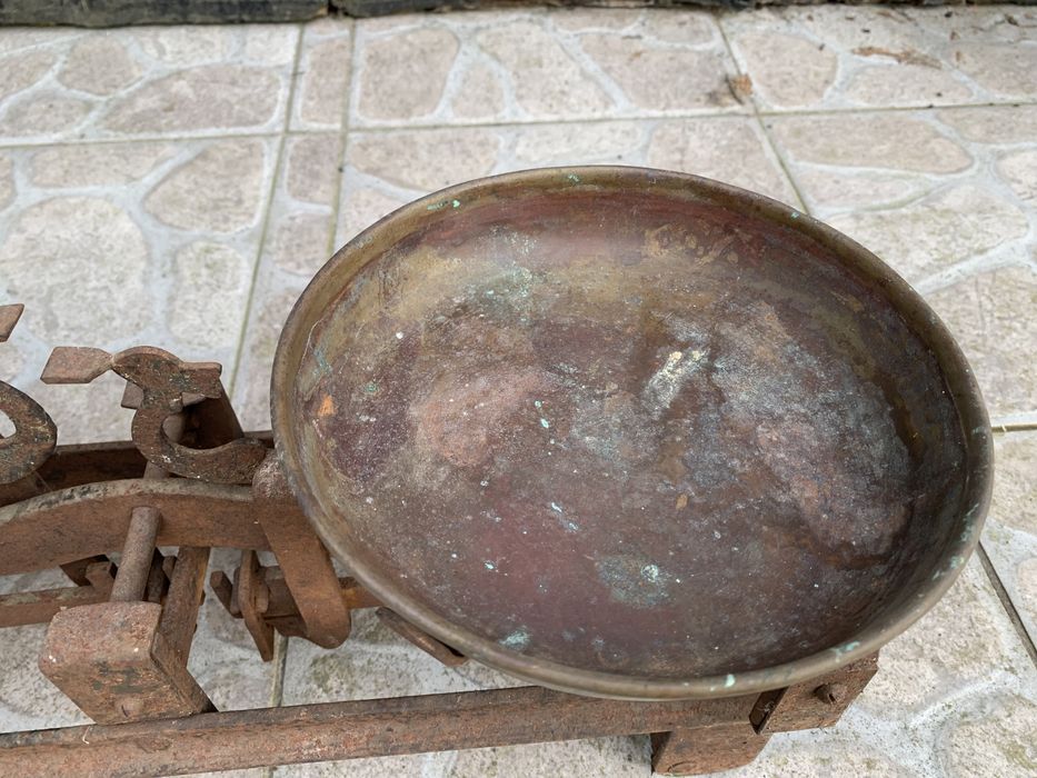 Piękna stara waga szalkowa