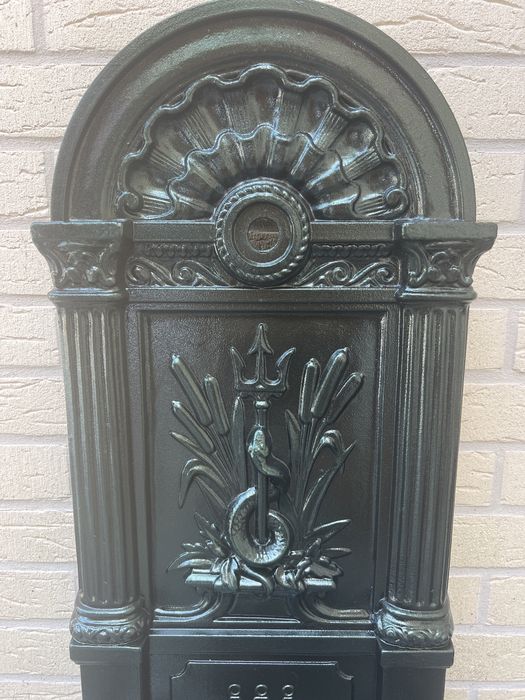 Zlew przyscienny sygnowany CROWN wodnik fontanna odnowiony