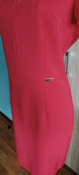 Czerwona elegancka sukienka MIDI z krótkim rękawem 44 XXL