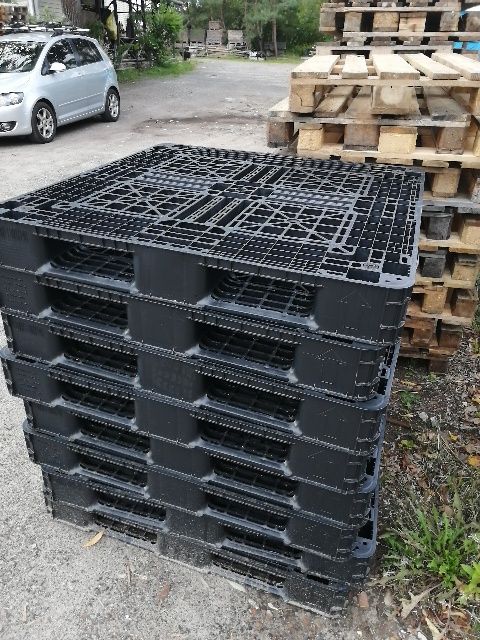 Palety plastikowe 110x110x14