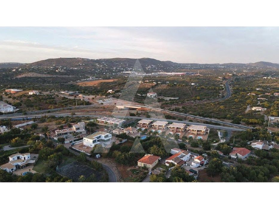 Terreno para construção com projeto aprovado localizado em Almancil.