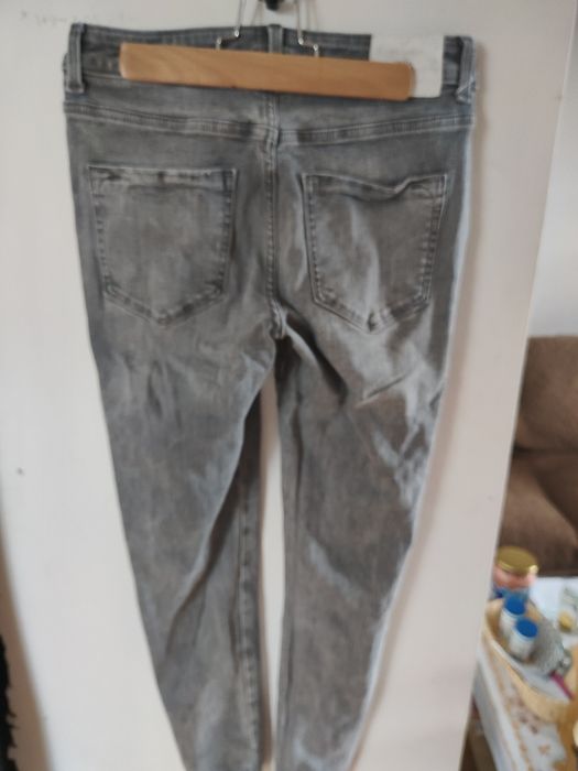 Spodnie damskie proste Zara