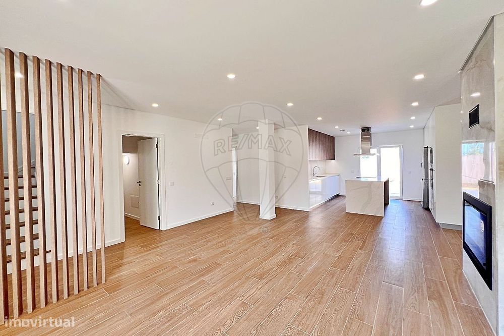 Moradia T4 para venda