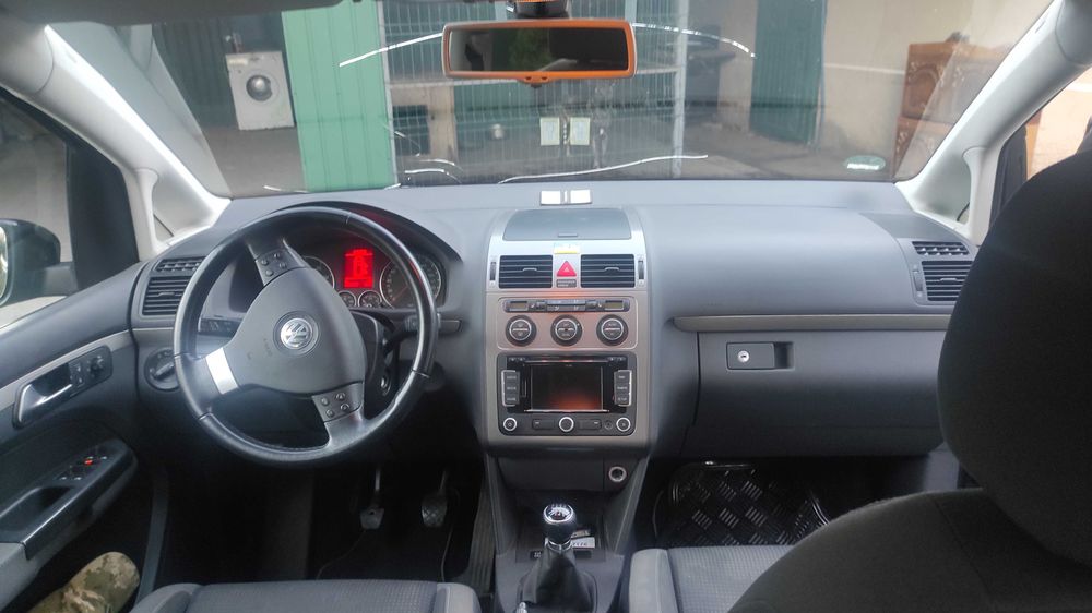 Volkswagen Touran 2010 1.4 бензин