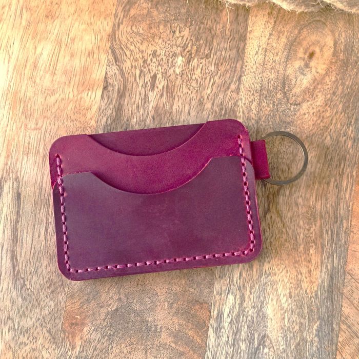 Personalizowany skórzany portfel breloczek z grawerem ręcznie szyty