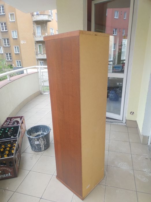 Witryna z przeszklonym frontem