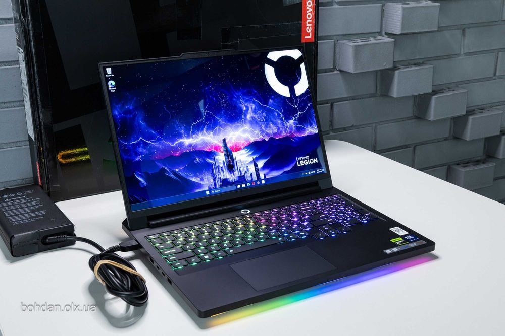 Lenovo Legion Pro 7 16IAX10H 275HX 32GB 2TB RTX 5090 W11H Eclipse Black