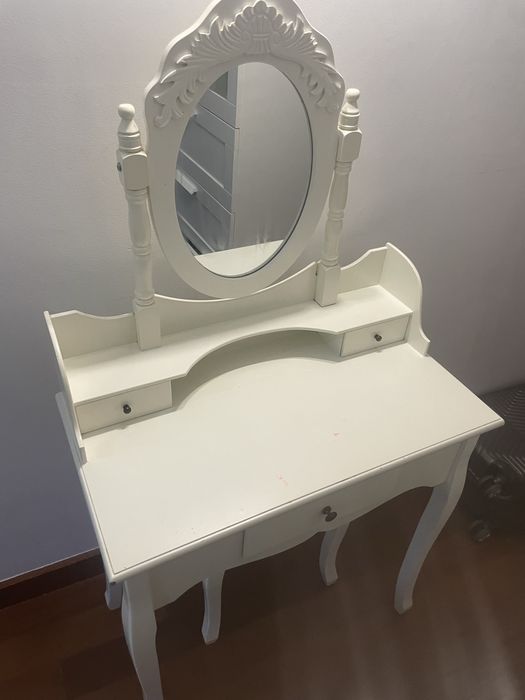 Toucador branco com banco