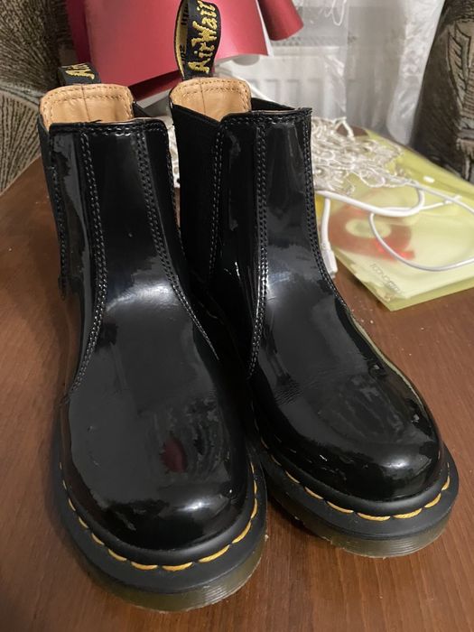 Dr. Martens 2976 Patent Chelsea Boots