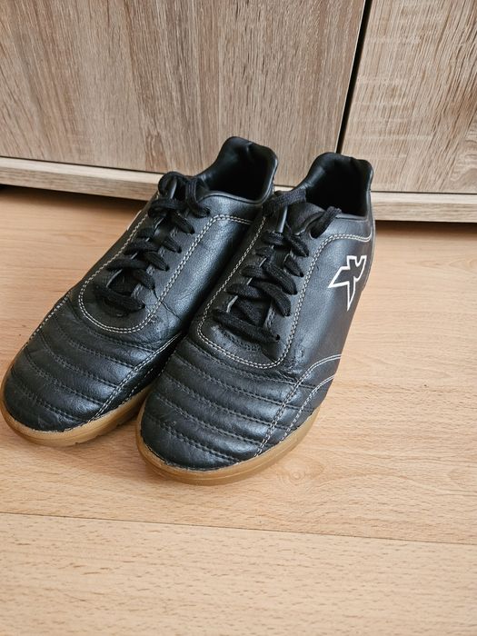 Sprzedam buty do gry w piłkę