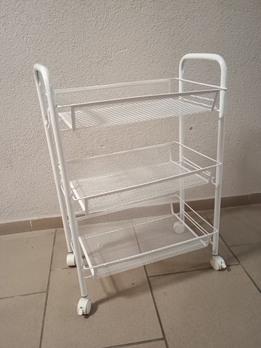 Regał biały na kółkach