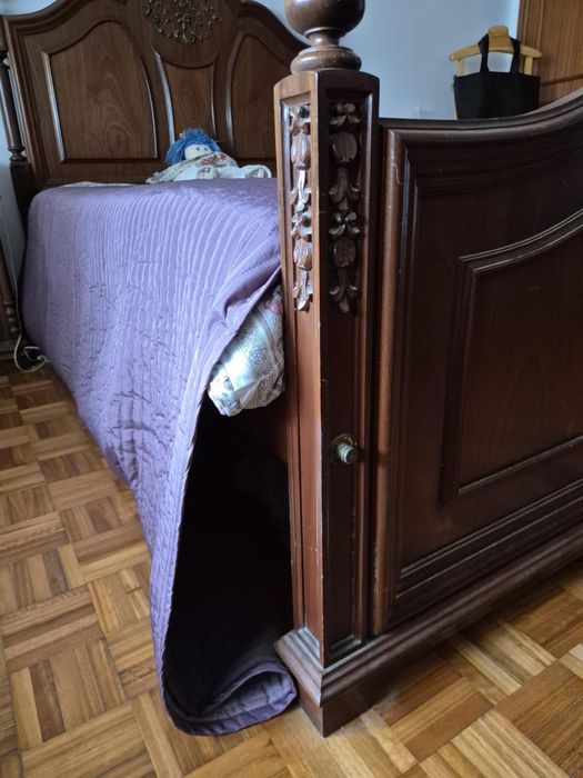 Cama Classica em Madeira Maciça