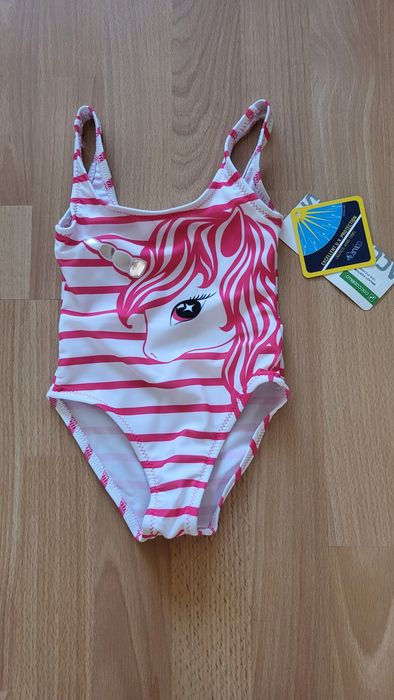 Stroj kąpielowy z ochroną UV