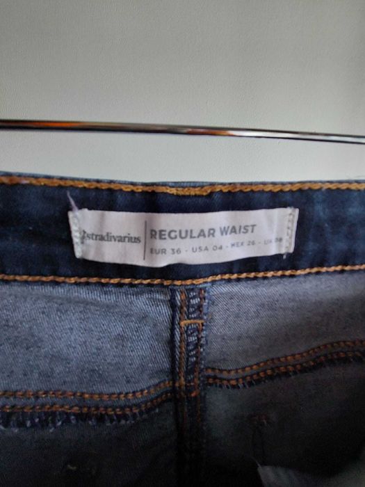 Calças de ganga azul escuro Stradivarius