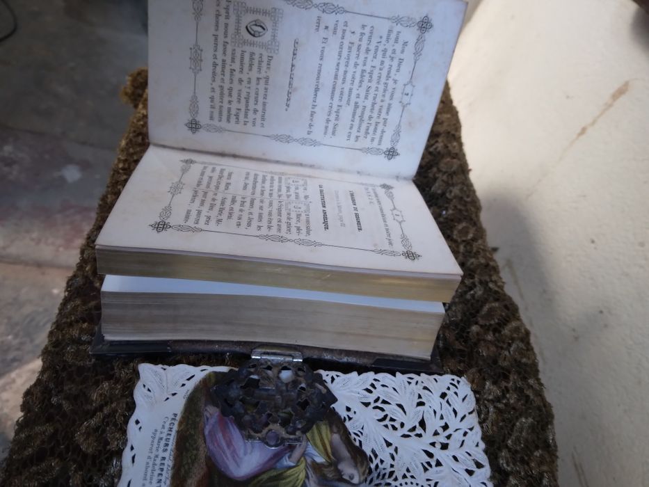 Livro missal apl,, em prata e madrepérola