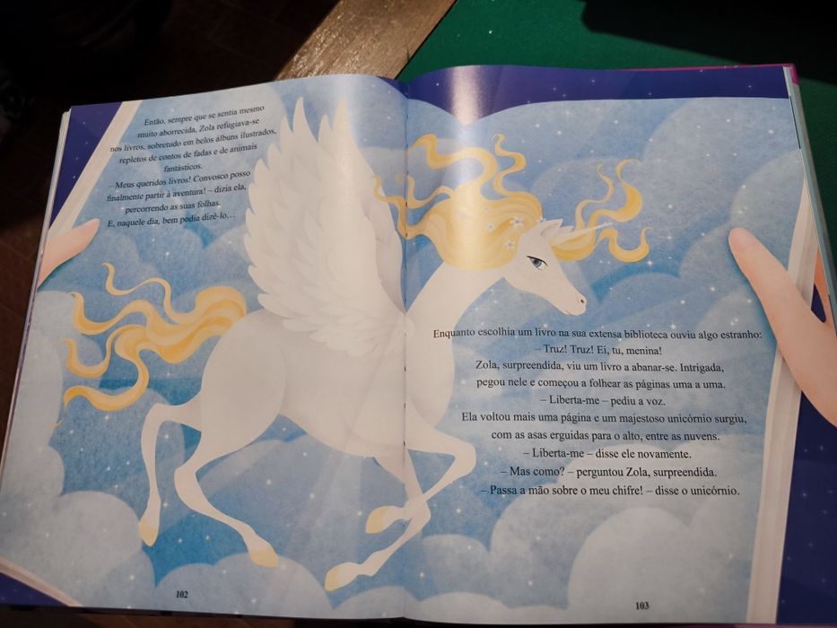 Livro Histórias de Princesas e unicórnios