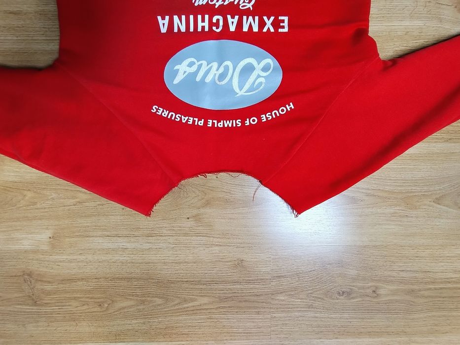 Świetna czerwona bluza