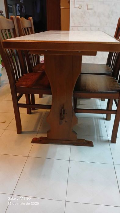 Mesa madeira maciça + 4 cadeiras.Exterior ou interior