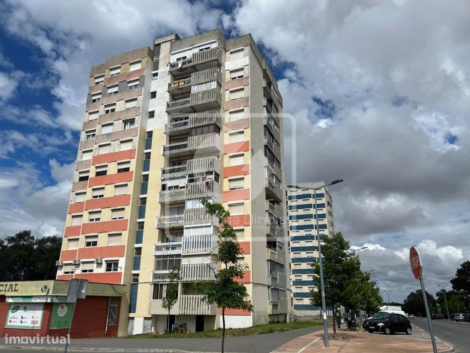 Apartamento T3 com 96 m² em Santo António da Charneca, Barreiro. — Santo António da Charneca, Setúbal