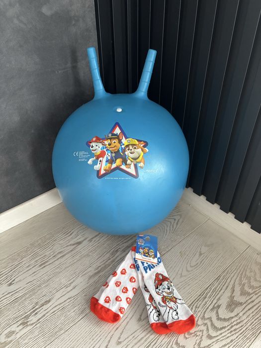 Piłka z uszami do skakania i skarpetki Psi Patrol