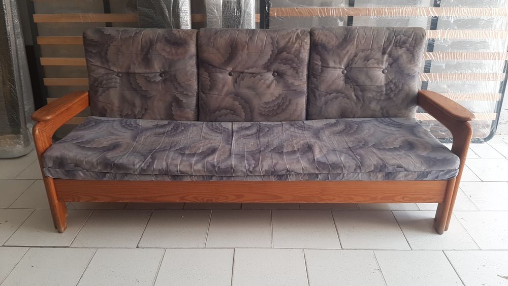 Sofá  cama  e movel preto