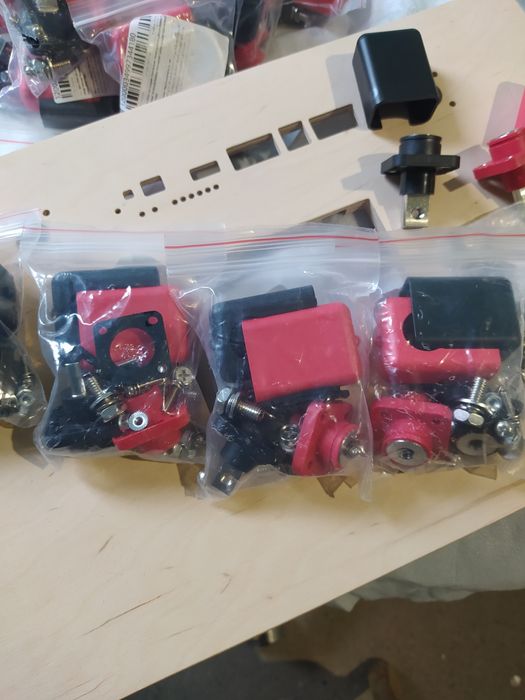 Клеми прохідні  200А для LiFePo4