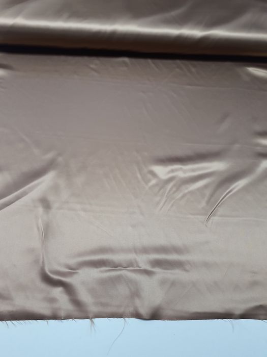 Podszewka atłasowa beż szer.142 cm.