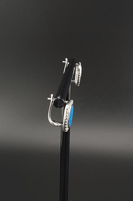 Okazałe kolczyki srebrne p.925 z niebieskim opalem i cyrkoniami