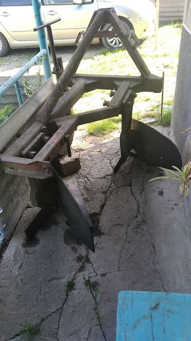 Плуг двох корпусний
