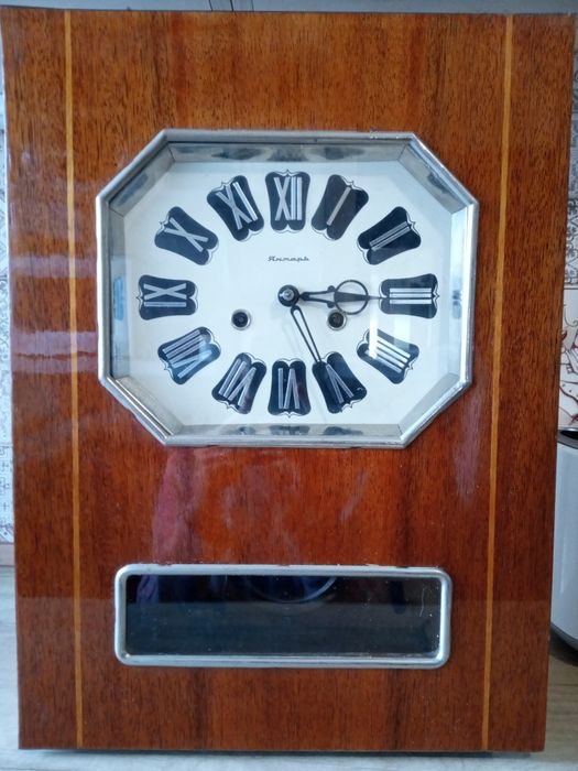 Часы настенные с маятником Янтарь, 1987 год