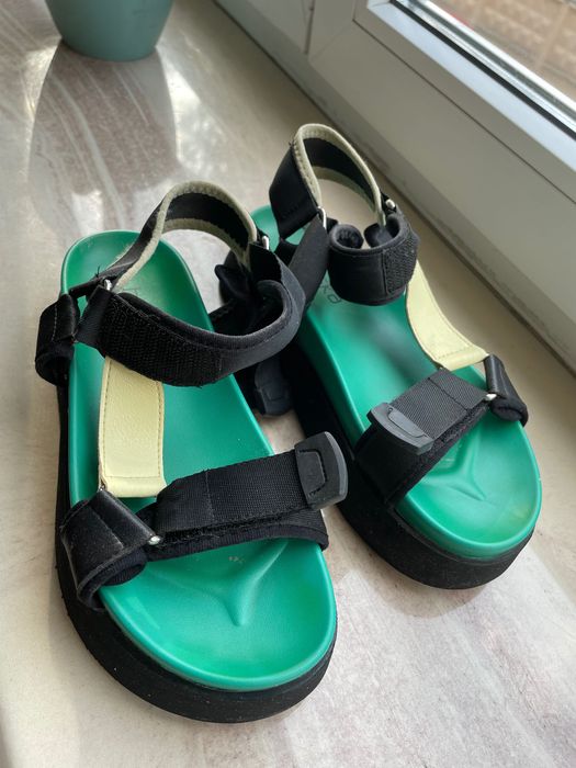 Сандалі жіночі чорно зелені