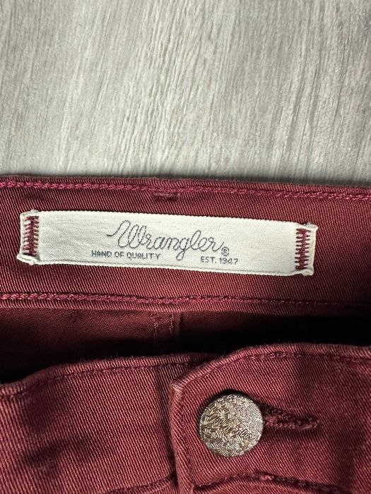 Spodnie męskie chino Wrangler W31 L32 bordowe