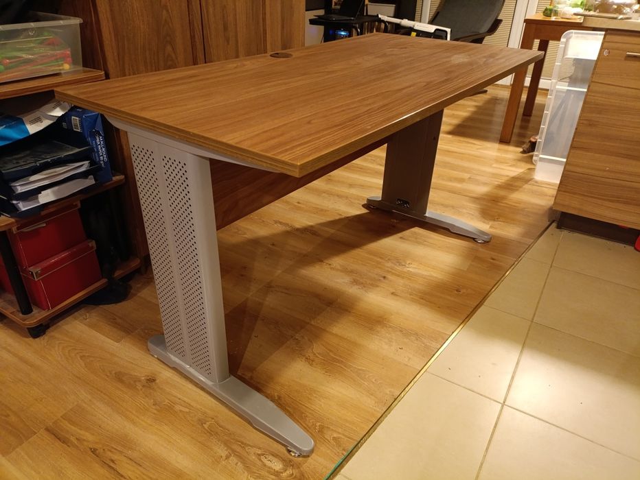 Duże biurko 138 x 67,5 cm