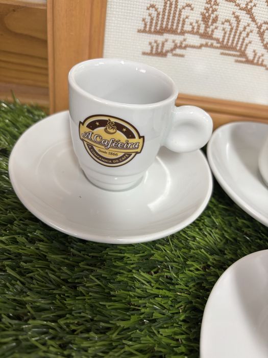 Chavenas de cafe438836032868853762