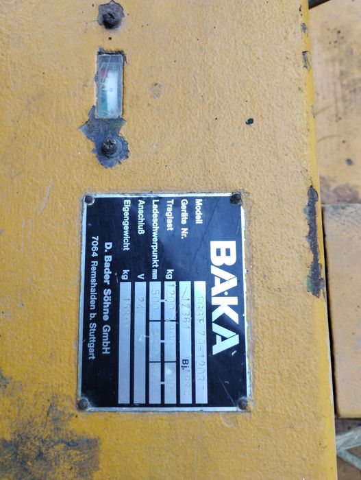 Навантажувач електричний вилковий