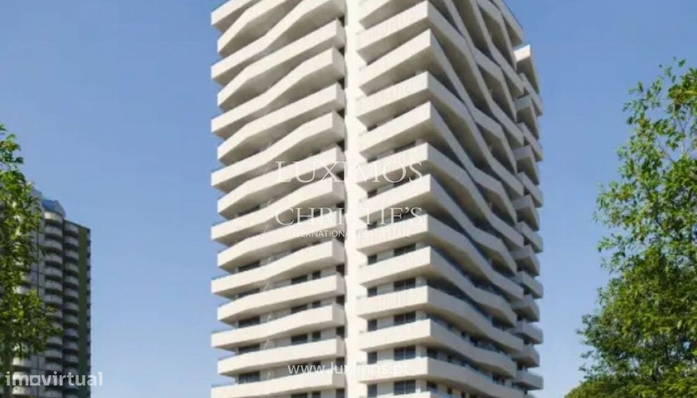 Modern 3-Bedroom Apartment with Sea View for Sale in Ribamar, Portimão, Algarve