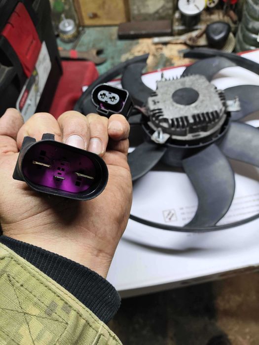 Вентилятор радиатора Skoda SuperB 2010р