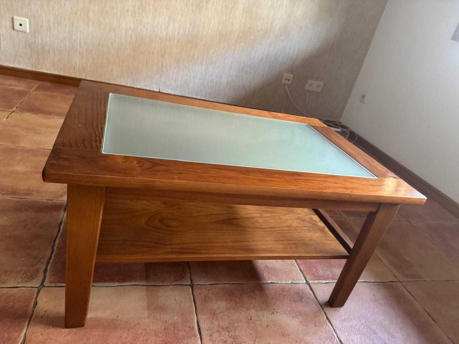 Vendo Mesa de boa Madeira de Sala em bom estadooooo ENTREGA HOJE PORTO E VILA NOVA DE GAIA PREÇO VENDA HOJE