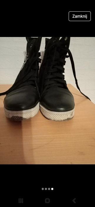 Buty na koturnie