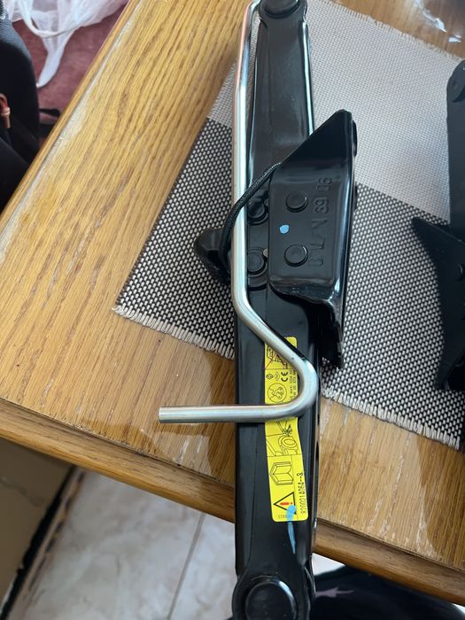 Домкрати для різних марок автомобілів Оригінал Reno. Nissan. Mercedes