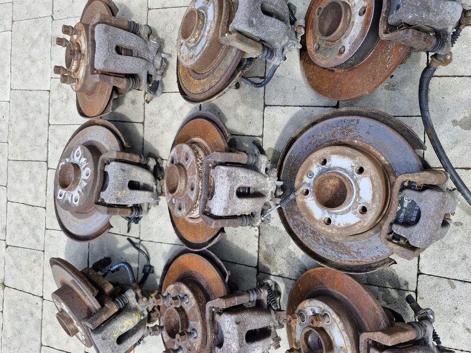 супорт задній диск тормозний Opel Astra H Zafira B