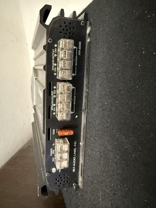 Subwoofer Kenwood 1200w + amplificador + cablagem